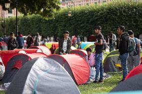 Demonstration To Ask For Housing For Migrants - Paris