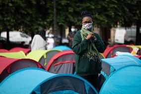 Demonstration To Ask For Housing For Migrants - Paris