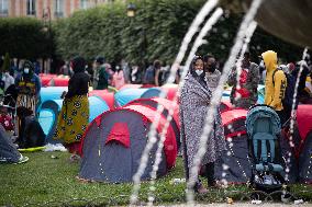 Demonstration To Ask For Housing For Migrants - Paris