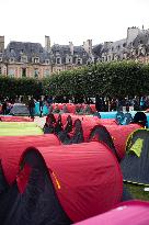 Demonstration To Ask For Housing For Migrants - Paris