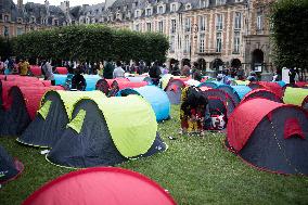 Demonstration To Ask For Housing For Migrants - Paris