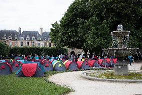 Demonstration To Ask For Housing For Migrants - Paris