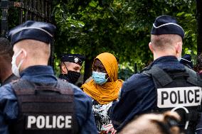 Evacuation Of The Homeless Migrants In Place Des Vosges - Paris