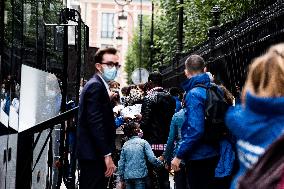 Evacuation Of The Homeless Migrants In Place Des Vosges - Paris