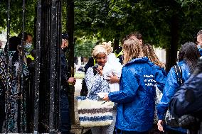 Evacuation Of The Homeless Migrants In Place Des Vosges - Paris