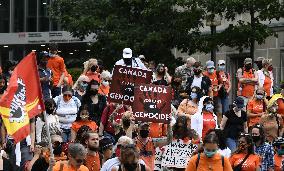 Protesters demand investigation into residential schools - Ottawa