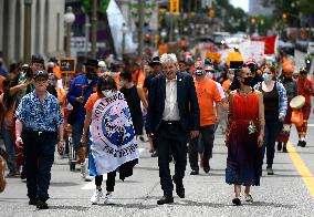 Protesters demand investigation into residential schools - Ottawa