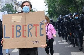 Anti Pass Sanitary Protest - Paris