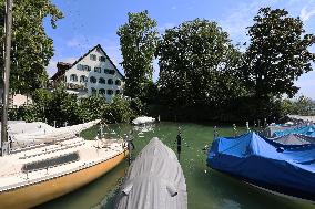 Village Of Kusnacht On The Shores Of Lake Zurich - Switzerland