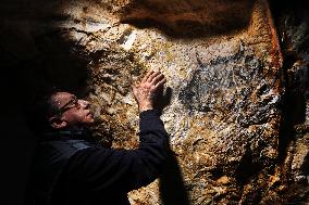 Construction Of Prehistoric Cosquer Cave 2 - Montignac