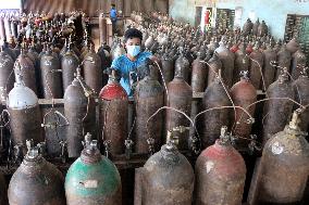 Workers supply oxygen tanks as new Delta variant of Covid-19