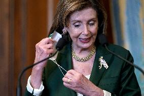 Nancy Pelosi on January 6th gold medals for police - Washington