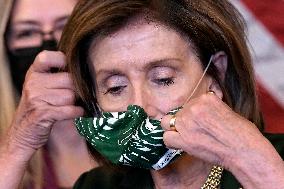 Nancy Pelosi on January 6th gold medals for police - Washington