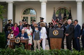 President Joe Biden Awards January 6 Police Officers Congressional Gold Medals