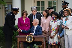 President Joe Biden Awards January 6 Police Officers Congressional Gold Medals