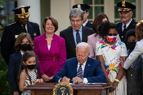 President Joe Biden Awards January 6 Police Officers Congressional Gold Medals