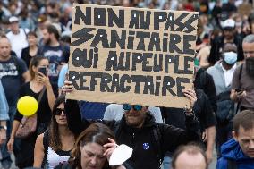 Protest against the Sanitary Pass - Paris