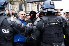 Protest against the Sanitary Pass - Paris