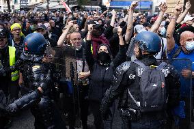 Protest against the Sanitary Pass - Paris