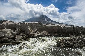 Daily-life Under Shadows Sinabung Eruption - Indonesia