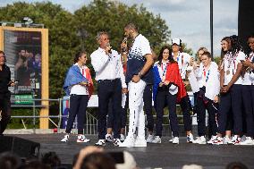 Olympic Athletes Meets The Public - Paris