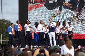 Olympic Athletes Meets The Public - Paris