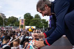 Olympic Athletes Meets The Public - Paris