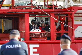 549 Migrants Arrive In Pozzallo - Italy