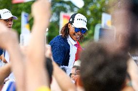 Olympic Athletes Meets The Public - Paris