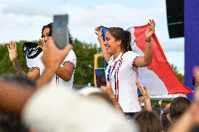 Olympic Athletes Meets The Public - Paris