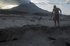 Daily-life Under Shadows Sinabung Eruption