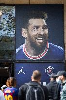 Lionel Messi's Jersey On Sale - Paris