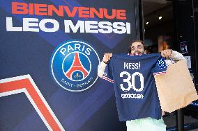 Lionel Messi's Jersey On Sale - Paris