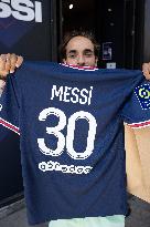 Lionel Messi's Jersey On Sale - Paris