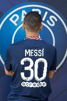 Lionel Messi's Jersey On Sale - Paris