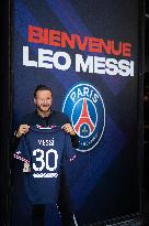 Lionel Messi's Jersey On Sale - Paris