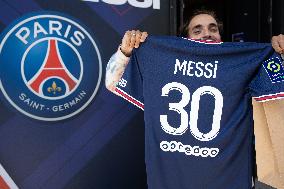 Lionel Messi's Jersey On Sale - Paris