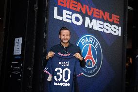 Lionel Messi's Jersey On Sale - Paris