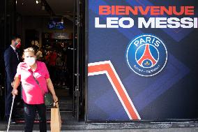 Lionel Messi's Jersey On Sale - Paris