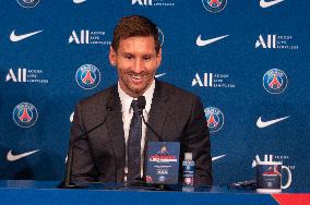 Lionel MessiUnveiling Press Conference - Paris