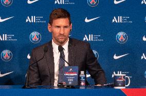 Lionel MessiUnveiling Press Conference - Paris