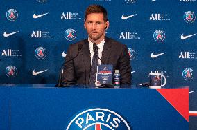 Lionel MessiUnveiling Press Conference - Paris