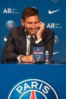 Lionel MessiUnveiling Press Conference - Paris