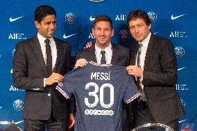 Lionel Messi Unveiling Press Conference - Paris