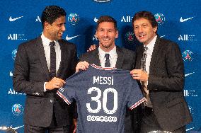 Lionel Messi Unveiling Press Conference - Paris