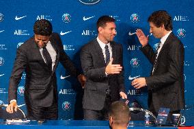 Lionel Messi Unveiling Press Conference - Paris