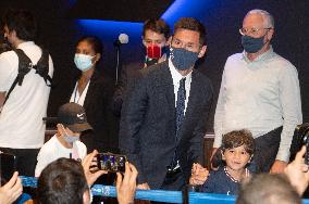 Lionel Messi Unveiling Press Conference - Paris