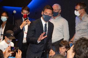 Lionel Messi Unveiling Press Conference - Paris