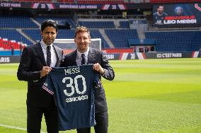 Lionel Messi Unveiling Press Conference - Paris