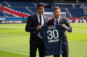 Lionel Messi Unveiling Press Conference - Paris